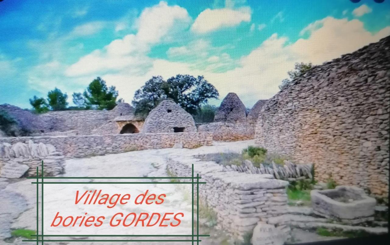 La Fee Viviane Et Michel L'Enchanteur Robion en Luberon Luaran gambar