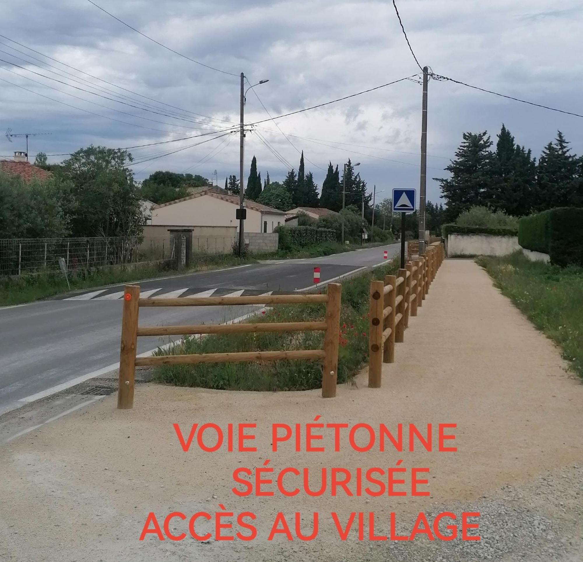 La Fee Viviane Et Michel L'Enchanteur Robion en Luberon Luaran gambar